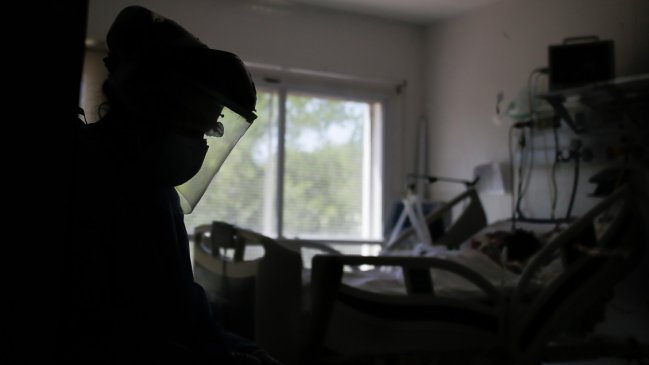 Detectan a un chileno con viruela del mono: Se encuentra internado en Italia