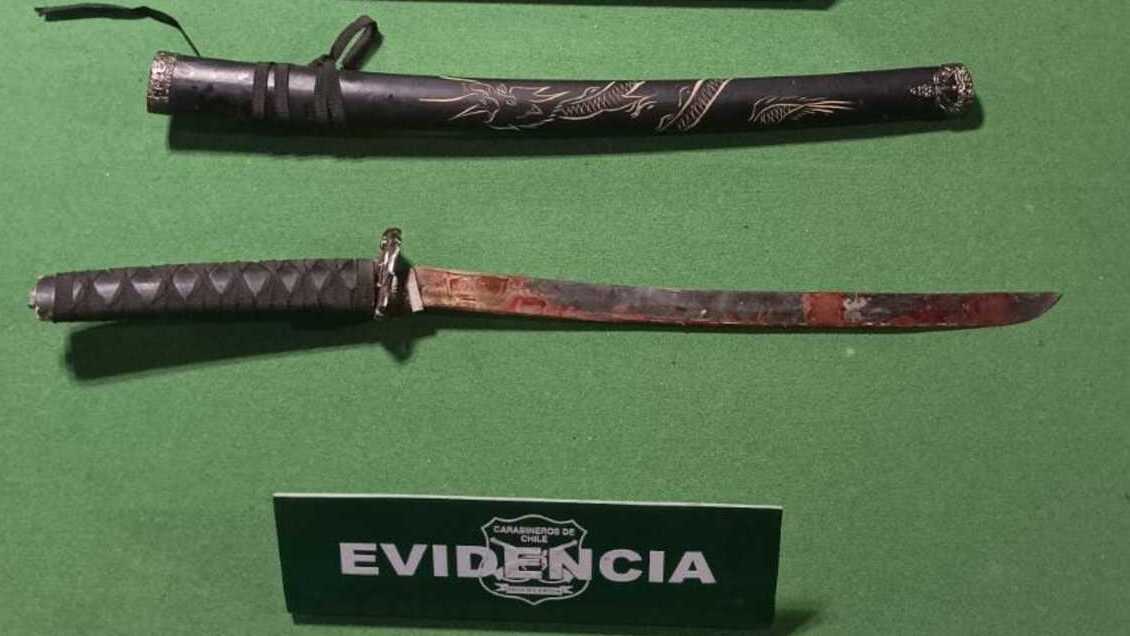 Hombre fue detenido como sospechoso de atacar a su pareja con una katana en Llay Llay