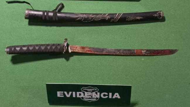 Hombre fue detenido como sospechoso de atacar a su pareja con una katana en Llay Llay