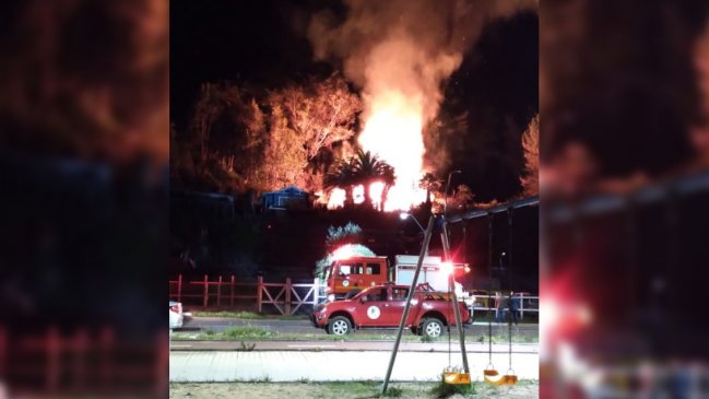 Investigan incendio que arrasó con una casa en Quidico