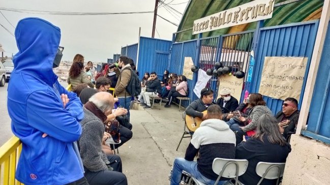 Apoderados tomaron colegio de Alto Hospicio en apoyo a profesores agredidos
