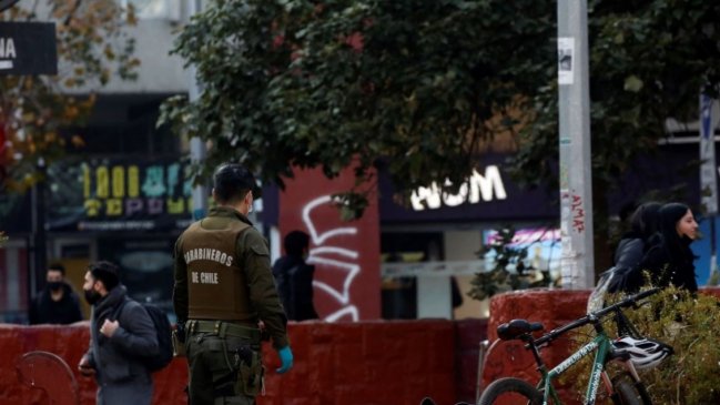 Carabineros investiga hallazgo de cuerpo en cercanías de Metro Santa Ana