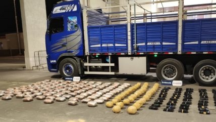   Tarapacá: Fiscalizadores aduaneros descubrieron 220 kilos de droga ocultos en un camión con soya 