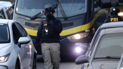   Operativo de la PDI dejó una veintena de detenidos en el Cerro 18 de Lo Barnechea 