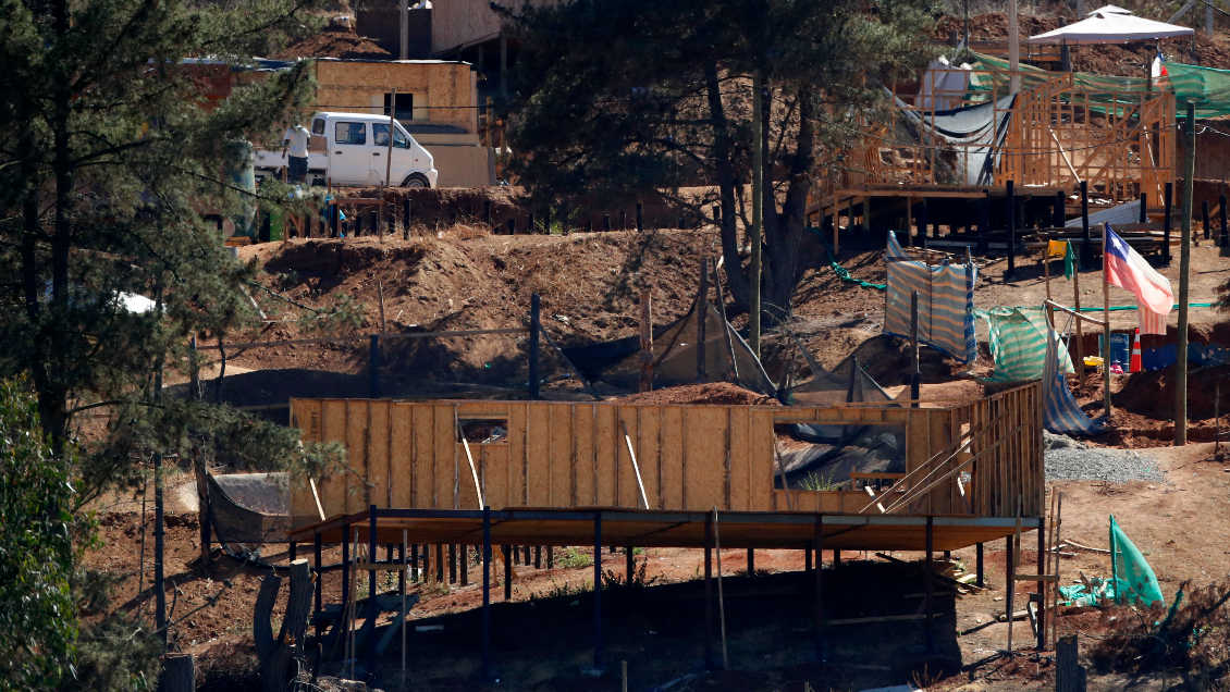 Lampa: Hay 25 mil personas viviendo en 28 tomas, 5.000 de ellas en zonas con peligro de derrumbe