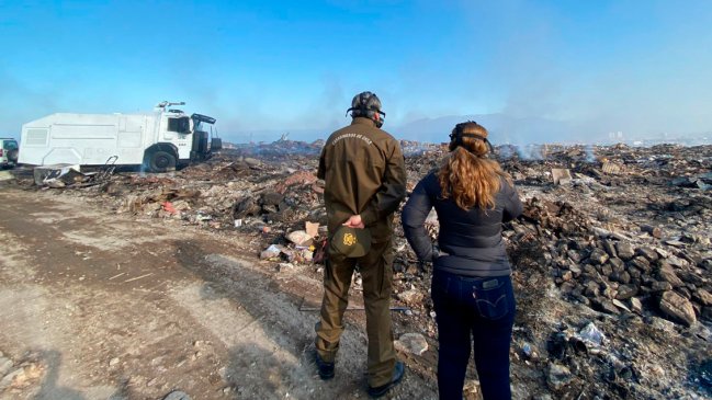Seremi mantiene suspensión de clases en Antofagasta por incendio en ex vertedero La Chimba