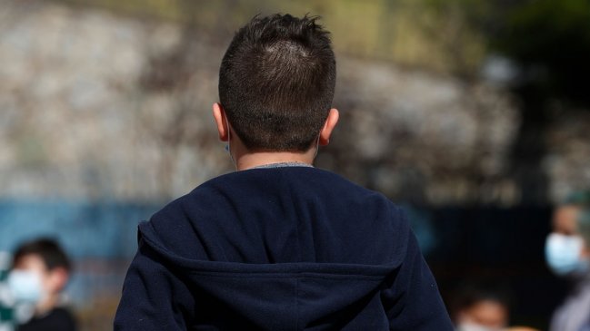 Turba linchó a hombre acusado de violar a niño en Bolivia: El otro sospechoso estaría en Chile