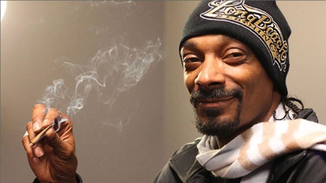 Snoop Dogg subió el sueldo a su enrollador profesional debido a la inflación