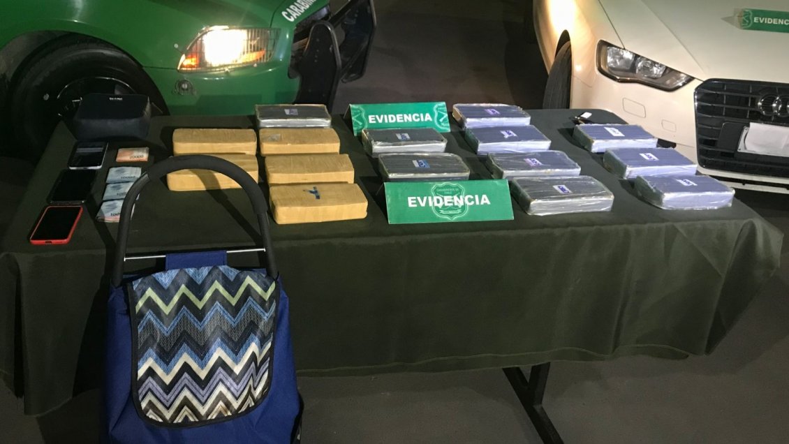 Ñuñoa: Carabineros sorprendió a sujeto trasladando 15 kilos de droga en carrito de feria