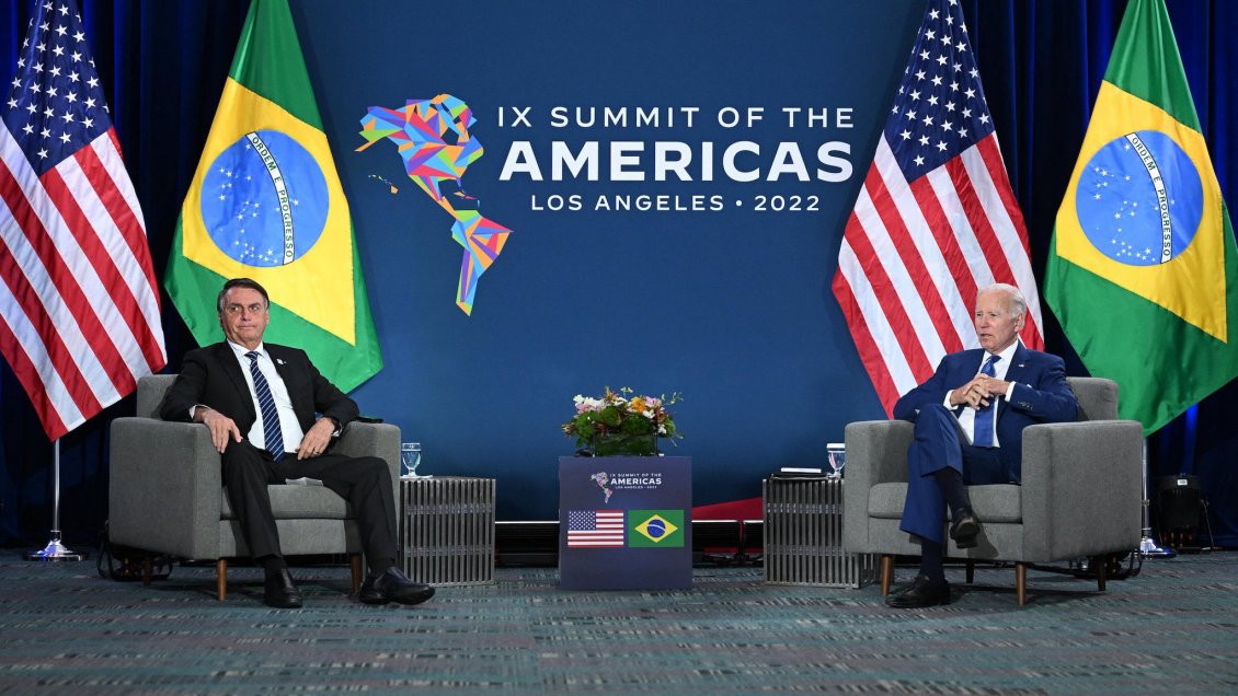 Un encuentro frío: Biden y Bolsonaro discreparon sobre la Amazonía en su primera biletaral