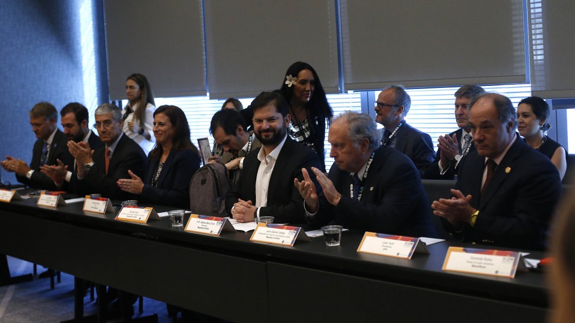 Juan Sutil, de gira con el Presidente Boric en la Cumbre de las Américas, dio positivo a Covid-19