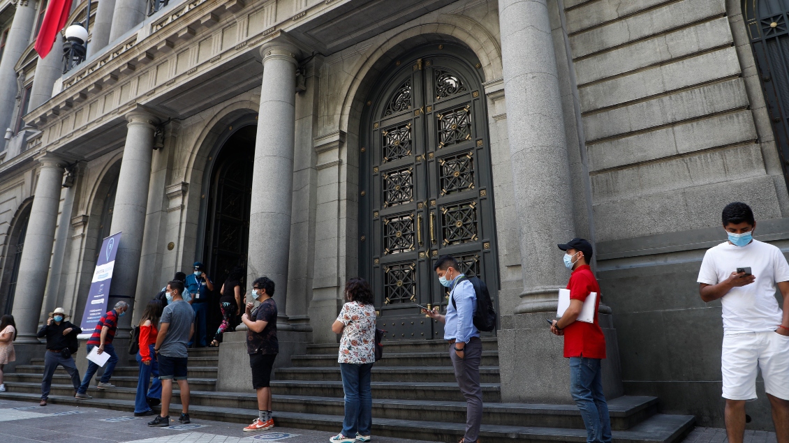 Controles biométricos y cajas insonoras: Anuncian medidas para evitar asaltos a la salida de bancos