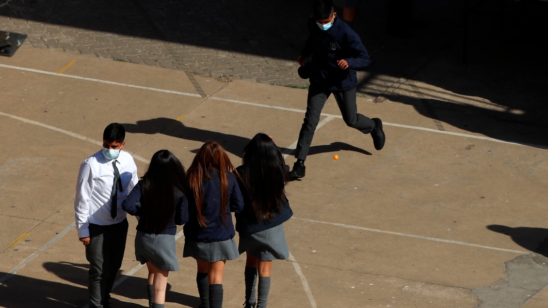 Recién el jueves los colegios de la zona norte de Antofagasta retomarán las clases tras incendio en ex vertedero