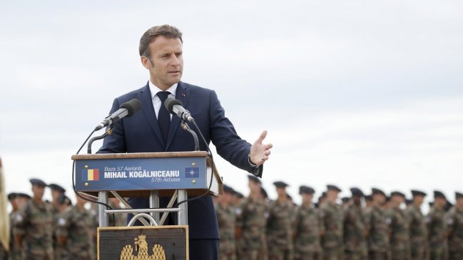 Macron aboga por negociaciones de paz entre Ucrania y Rusia y promete 