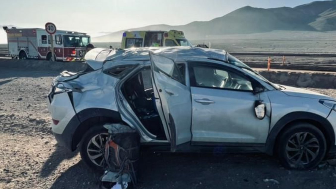 Volcamiento de automóvil dejó dos lesionados en Antofagasta