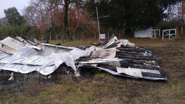 Ataque incendiario destruyó capilla católica en sector rural de Victoria