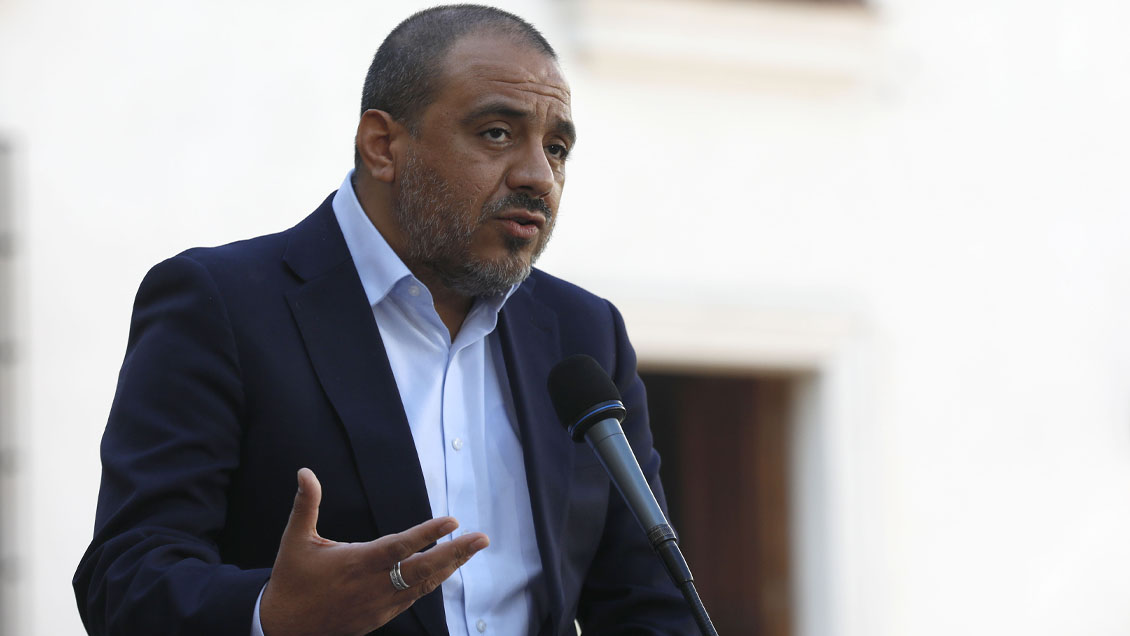 Ministro se complicó con su explicación: 