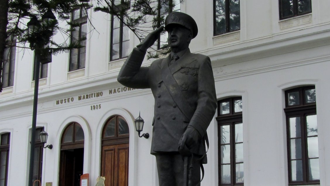 Corte ordenó retirar la estatua de Merino del Museo Marítimo de Valparaíso