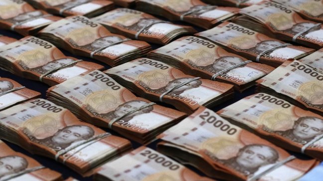 Trabajador recibió por error sueldo de 165 millones de pesos y renunció sin devolver el dinero