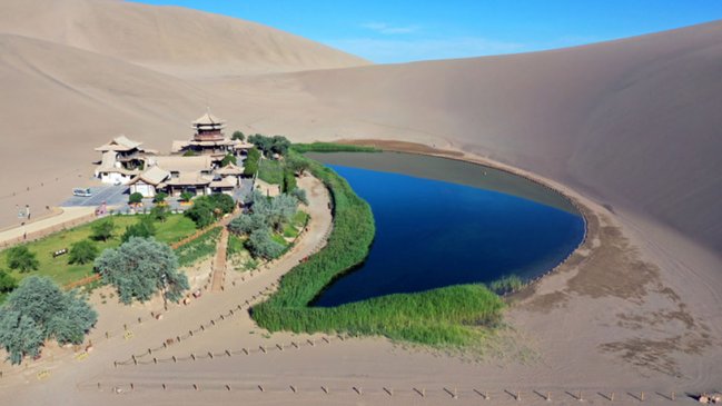 Un paraíso romántico: El milagro de un manantial coexistente con el desierto por miles de años