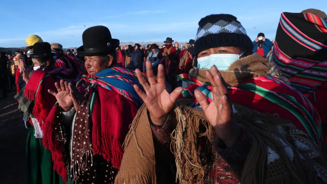 Bolivia recibe los primeros rayos del sol del año 5.530 en Año Nuevo Andino