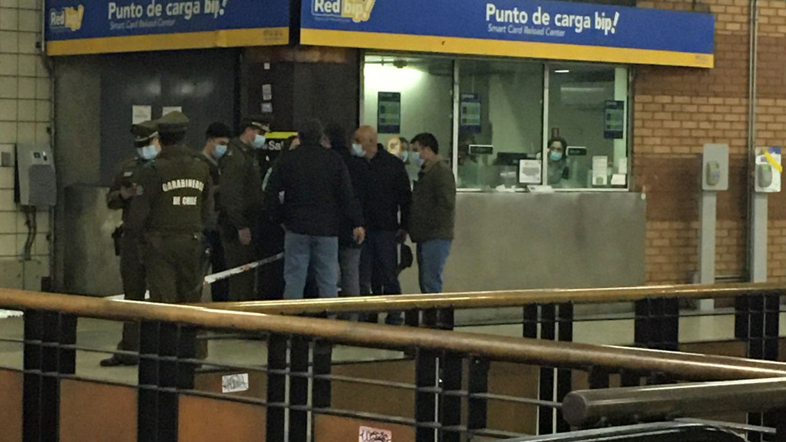 Hombre fue baleado al interior de la Estación Baquedano del Metro