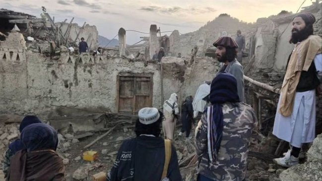  Terremoto dejó al menos 920 muertos y 600 heridos en Afganistán  