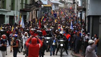  Multitudinaria marcha indígena marcó décimo día de protestas en Ecuador  