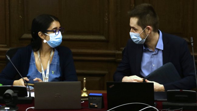 Propuesta constitucional sólo llevará las firmas de Quinteros y Domínguez