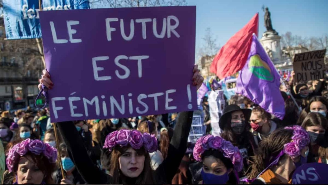 Tras el fallo de la Suprema de EEUU, Francia discutirá incluir el derecho al aborto en la Constitución