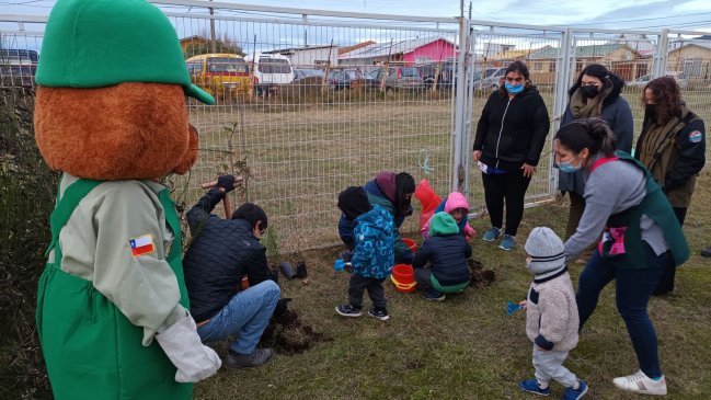  Punta Arenas: Párvulos conmemoraron el Día Mundial del Árbol  