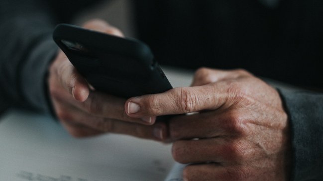 Hombre conoció a una joven 40 años menor en Tinder: Ella lo drogó y desvalijó su casa