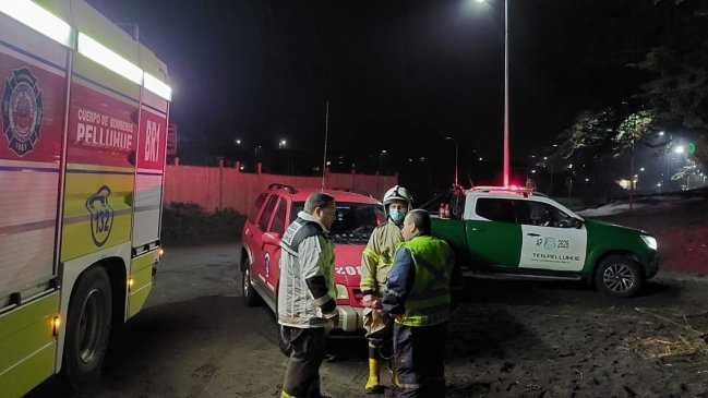 Intenso operativo de búsqueda de mujer que cayó al mar en Pelluhue