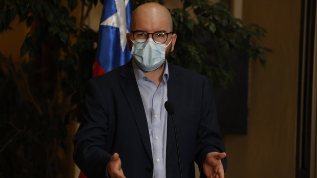 Ministro Jackson adelantó posible modificación del impuesto específico a los combustibles