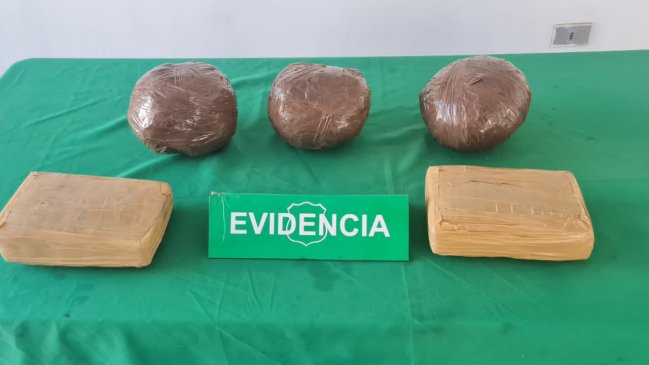 Carabineros sorprendió a pasajeros transportando cuatro kilos de marihuana en un bus