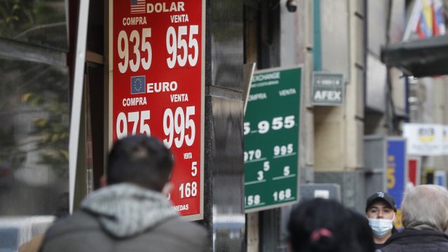 El dólar sigue batiendo récords: Cerró en 951 pesos