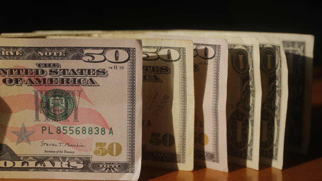 El dólar sigue al alza y alcanzó los 1.026 pesos