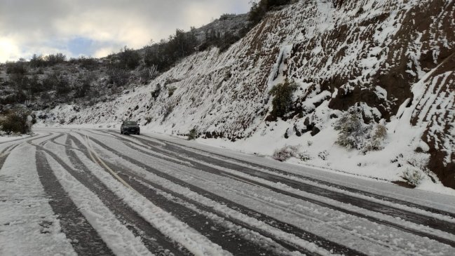 Cuesta La Dormida permanecerá cerrada hasta nuevo aviso tras nevazón de la madrugada