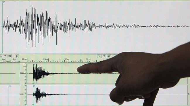  Al menos un muerto por fuerte sismo en zona costera de Ecuador  