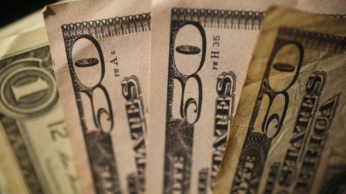 Argentina aumenta el cepo cambiario para viajes y compras en el exterior