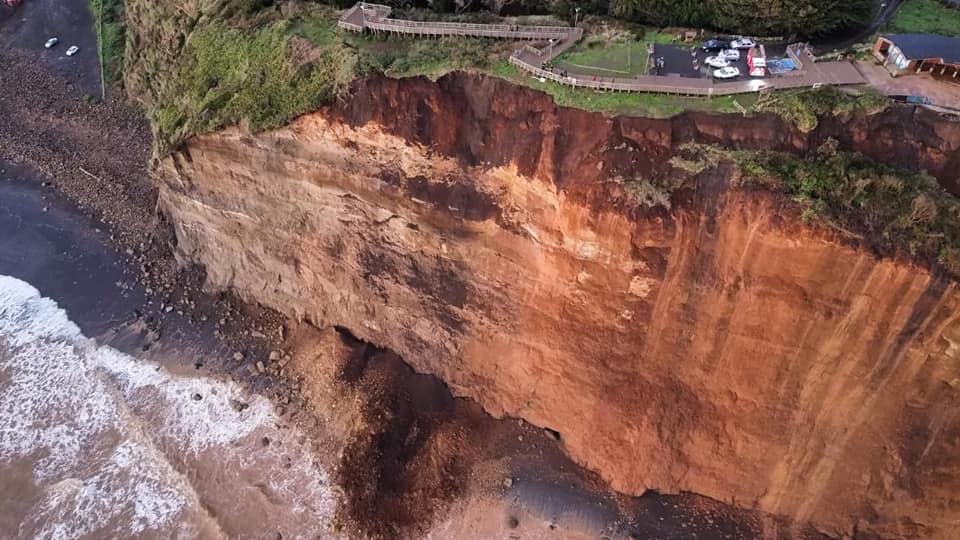 Autoridades cerraron el mirador del Cerro Maule en Puerto Saavedra debido a deslizamiento de tierra