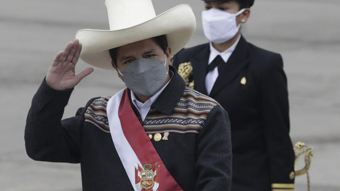 Castillo despidió al ministro del Interior que nombró hace dos semanas en medio de controversia