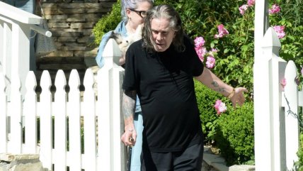  Captan caminata de Ozzy Osbourne luego de importante cirugía 