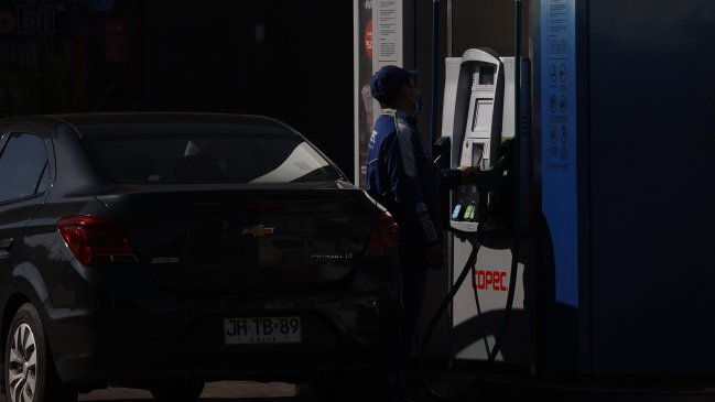 Otra vez al alza: Bencinas subirán 13 pesos por litro este jueves