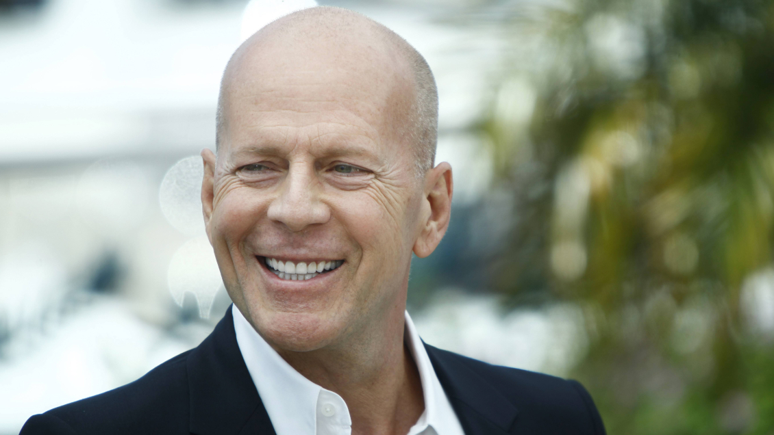 Bruce Willis lució sus mejores pasos de baile pese a diagnóstico de compleja enfermedad
