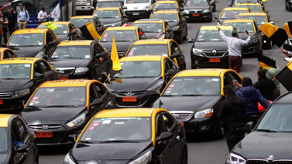Colectiveros bloquearon acceso norte de Cañete: Reclaman por alzas de insumos