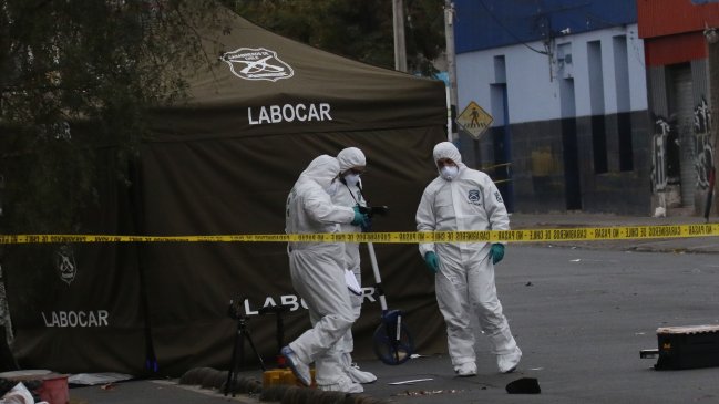 Investigan homicidio de hombre en la Alameda: Denuncian que Carabineros no prestó ayuda