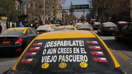   Taxistas bloquearon la Alameda en protesta por alza de los combustibles 