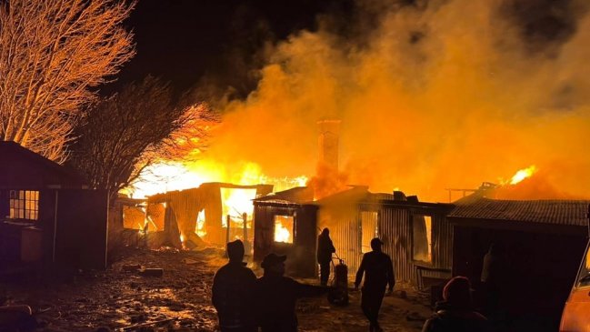   Magallanes: Incendio destruyó dos viviendas en la comuna de San Gregorio 