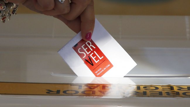 Plebiscito con sufragio obligatorio: Servel advierte multas de hasta 176 mil pesos para quienes no voten